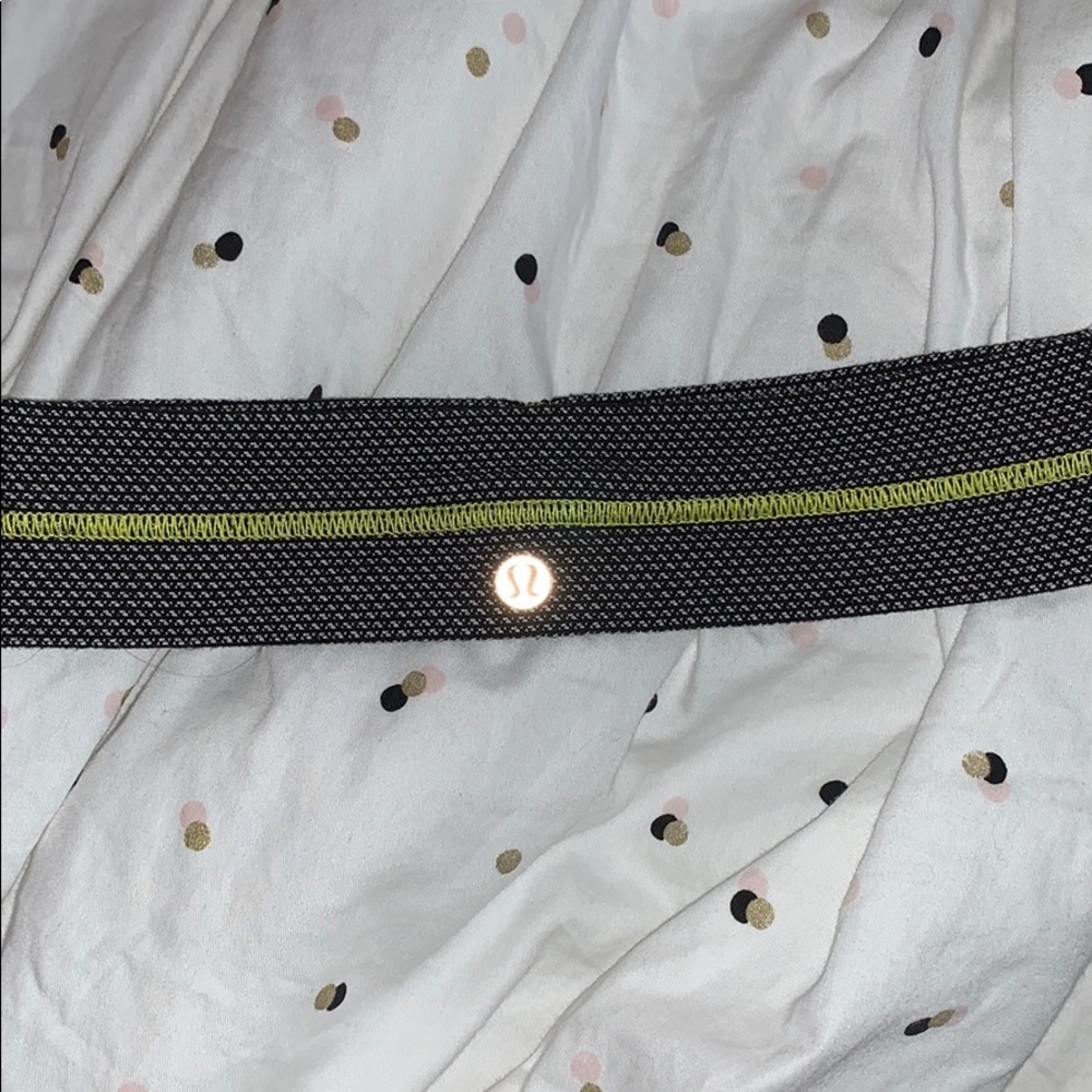 Lululemon original fly away tamer headband!